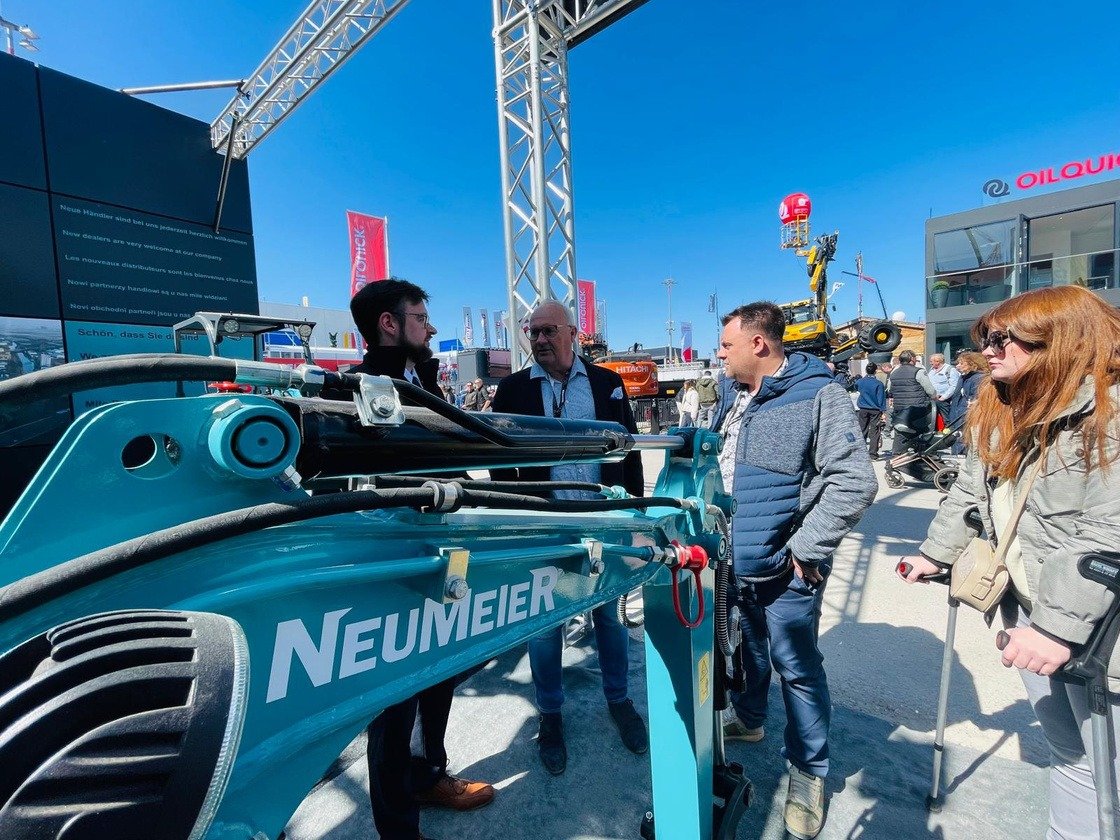NEUMEIER Maschine auf der bauma
