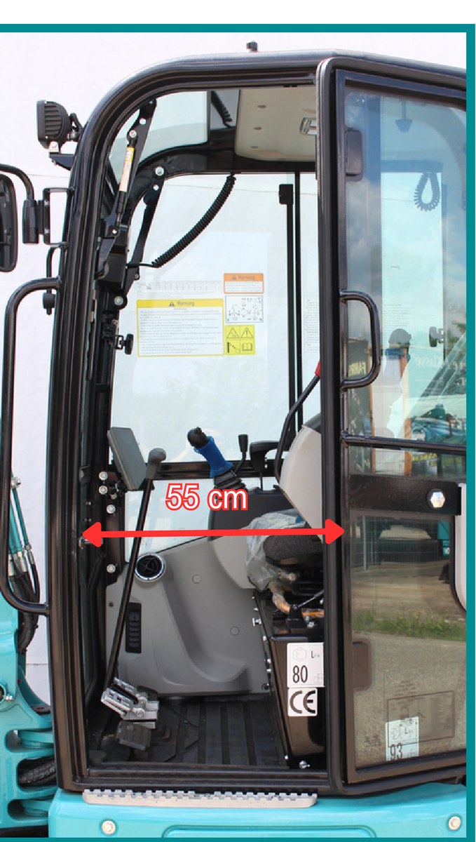 Kabineneinstieg des NEUMEIER NR25UF mit eingezeichneter Breite von 55 cm
